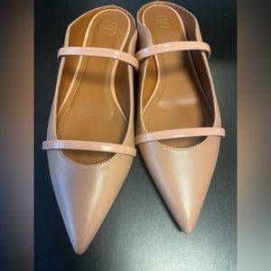 Beautiful like new Malone Souliers size 42 flats. (Size 10)